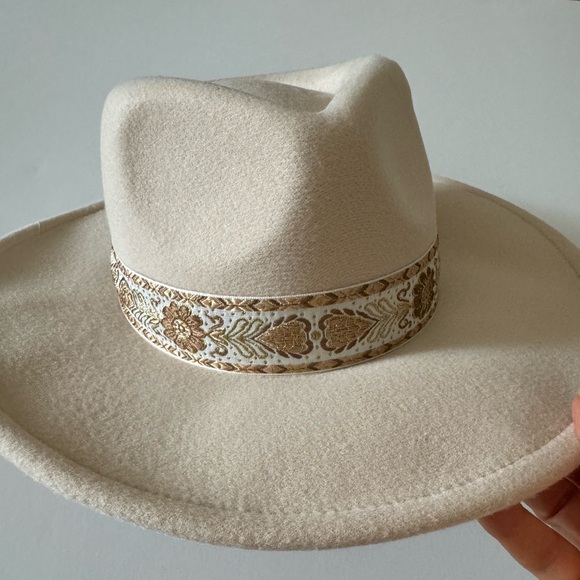 Wide brim rancher style hat - Picture 2 of 11